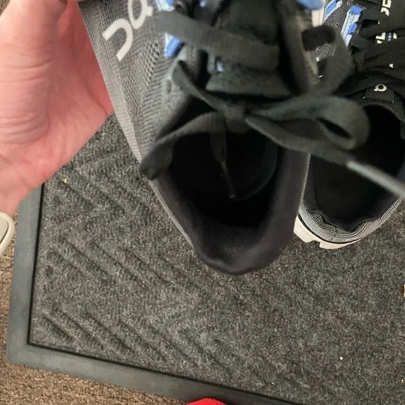 On Running Cloud eclipse size 7.5 women’s - Picture 8 of 8